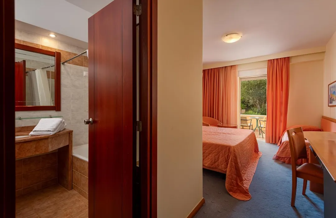 Crithoni'S Paradise Hotel-1