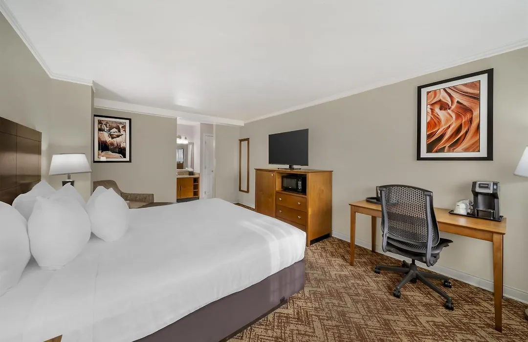 Best Western Plus Northwoods Inn-1