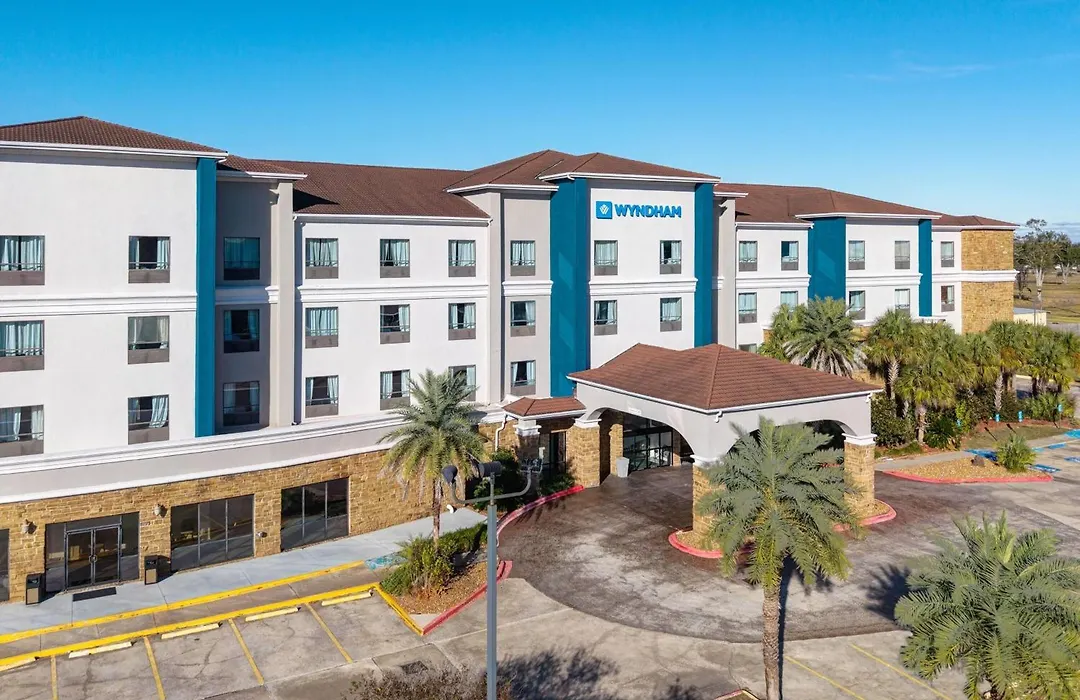 Wyndham Lake Charles Near Casinos-1