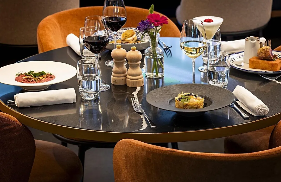 Pestana Amsterdam Riverside-1
