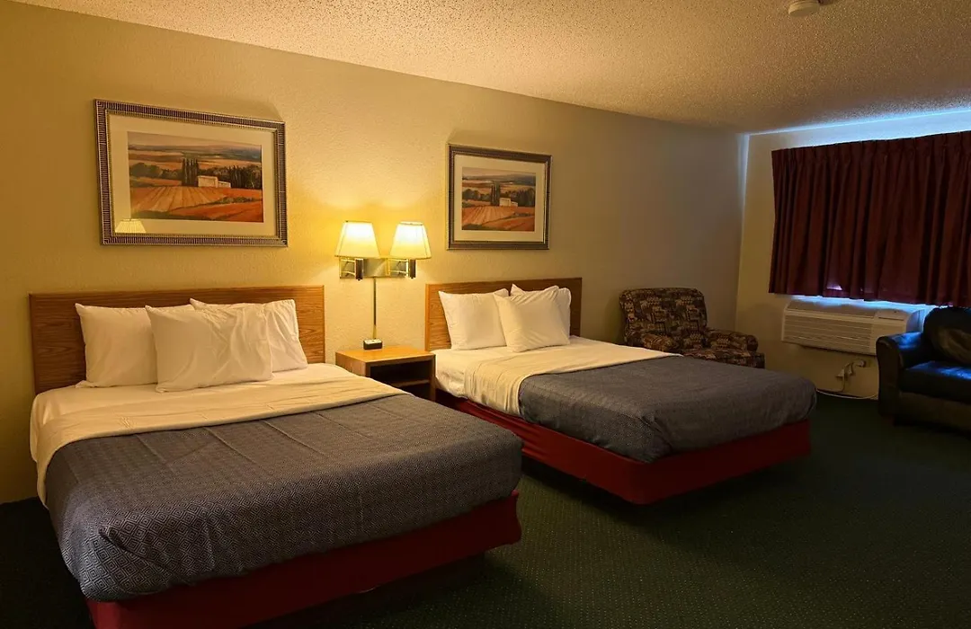 Cassville Four Seasons Inn & Suites-1
