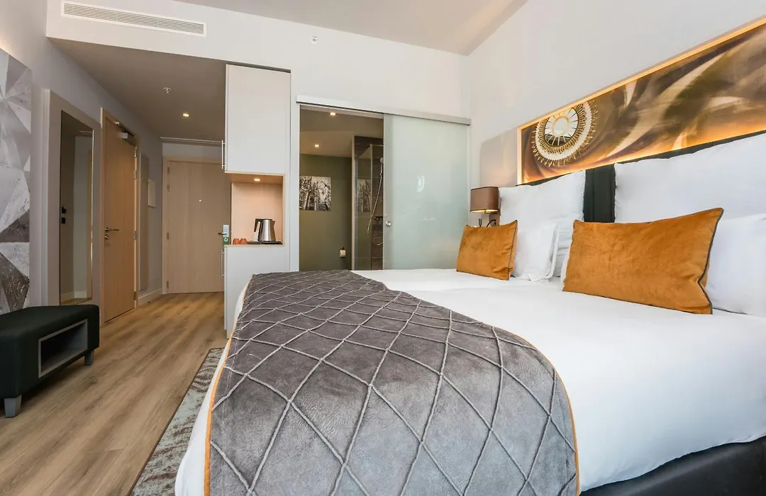 Leonardo Royal Hotel Barcelona Fira-1