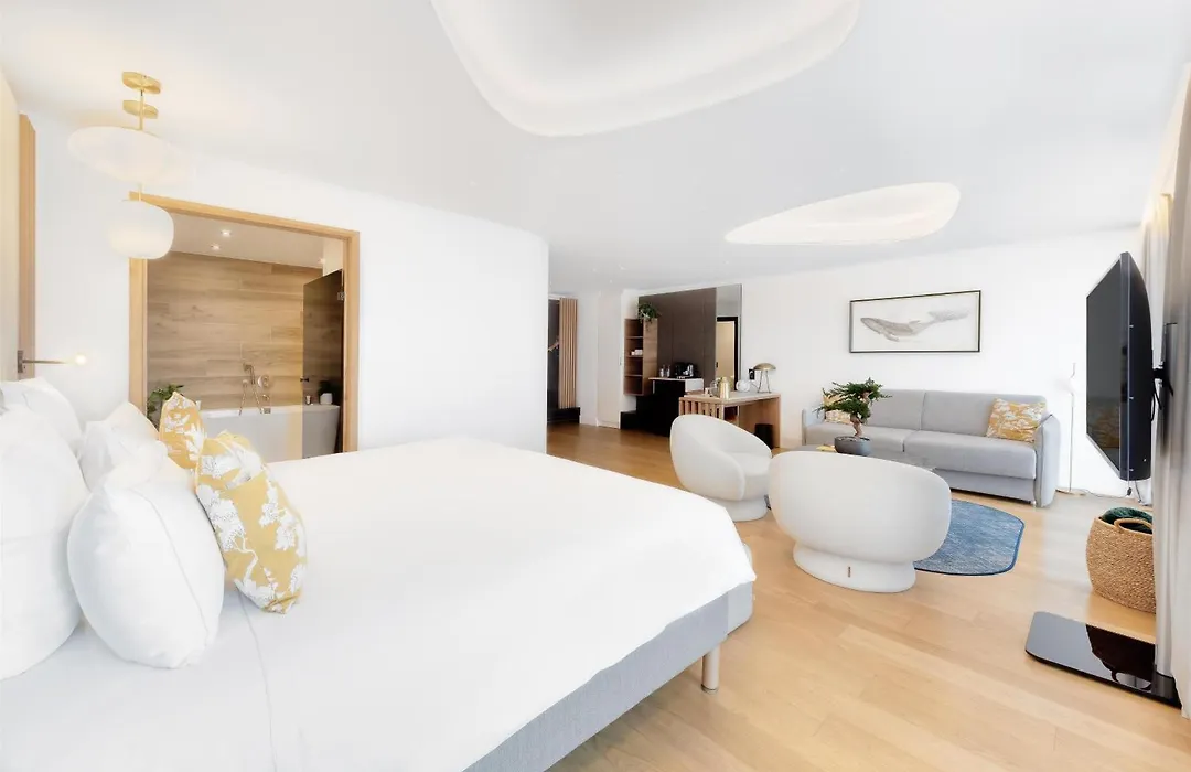 Golden Tulip Lyon Ouest Techlid Hotel & Spa-1