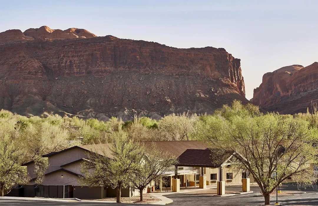 Slackline Moab, Outset Collection By Hilton-1