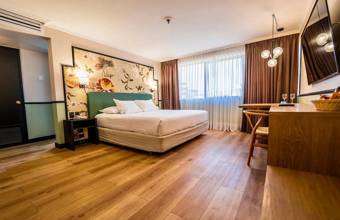 Hotel Director Vitacura-1