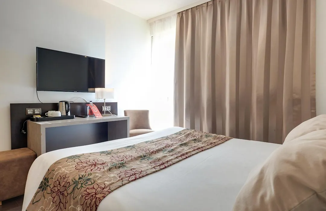 Brit Hotel Golfhotel Saint Samson-1