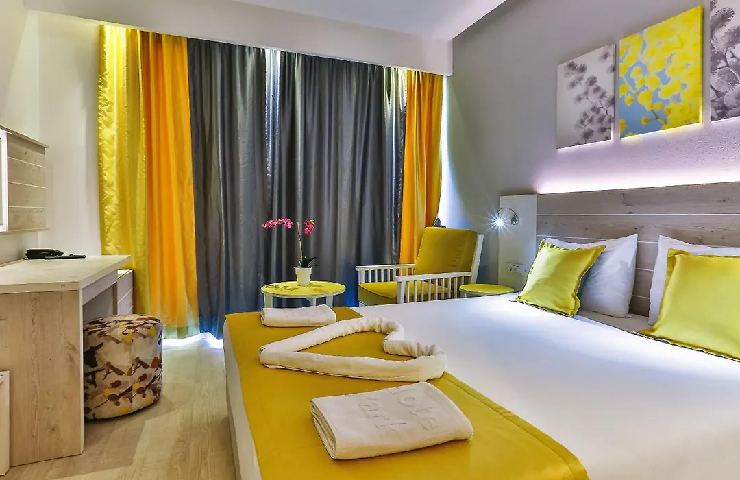 Carine Hotel Park-1