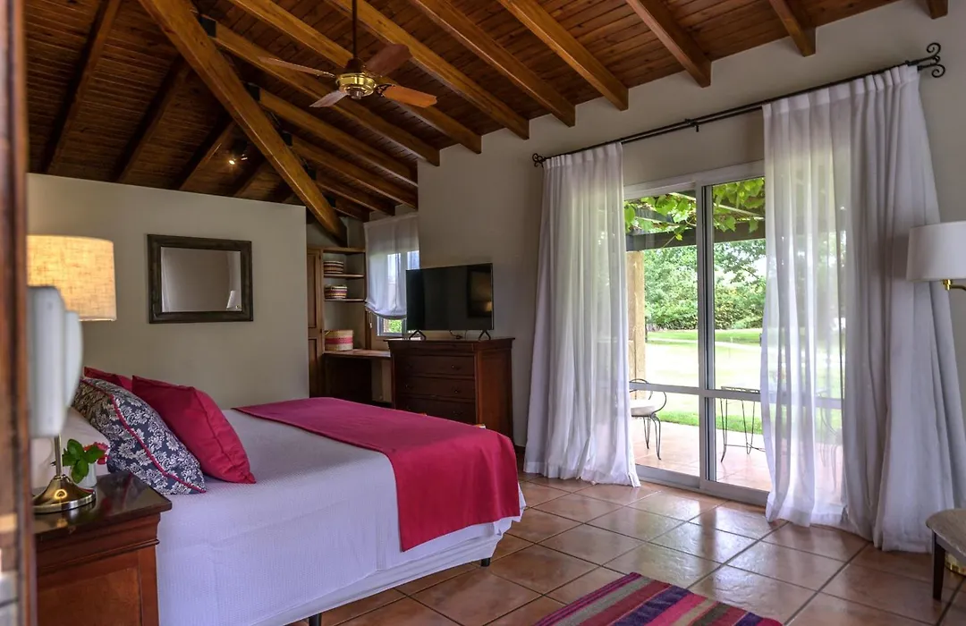 Finca Verde Oliva Wine & Olive Estate-1