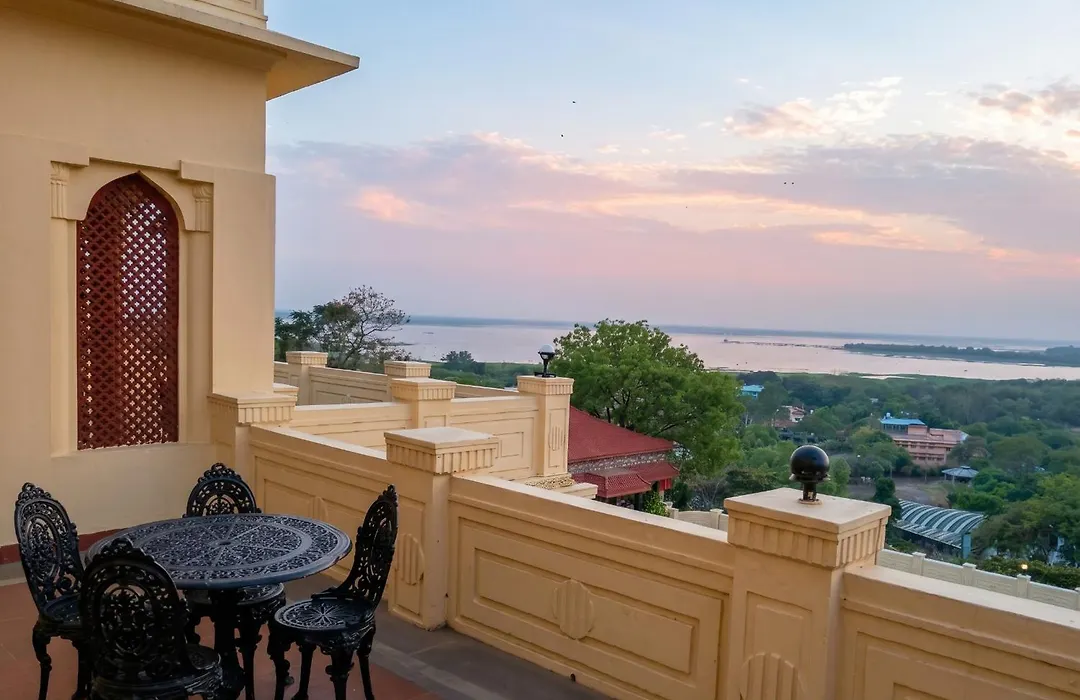 Noor-Us-Sabah Palace-1