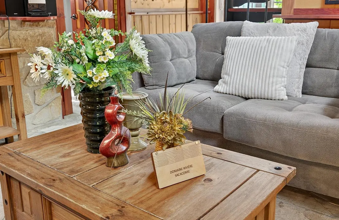 Domaine Riviere Sacacomie Chalets Et Bed And Breakfast -Manoir Canergie-1