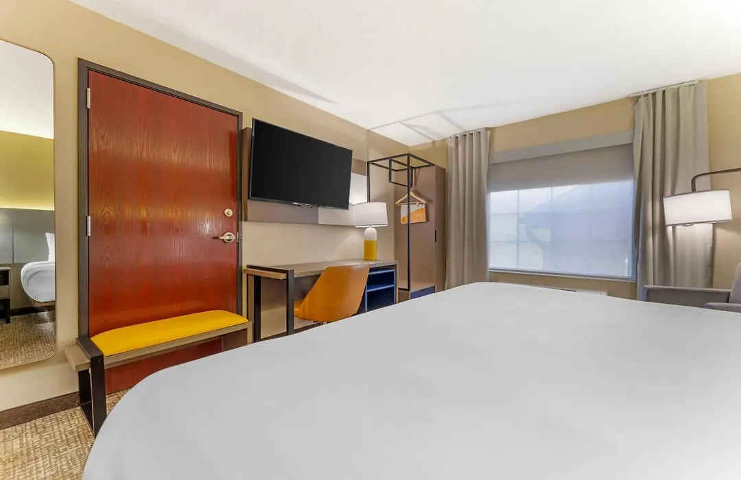 Comfort Suites Pittsburgh Airport-1