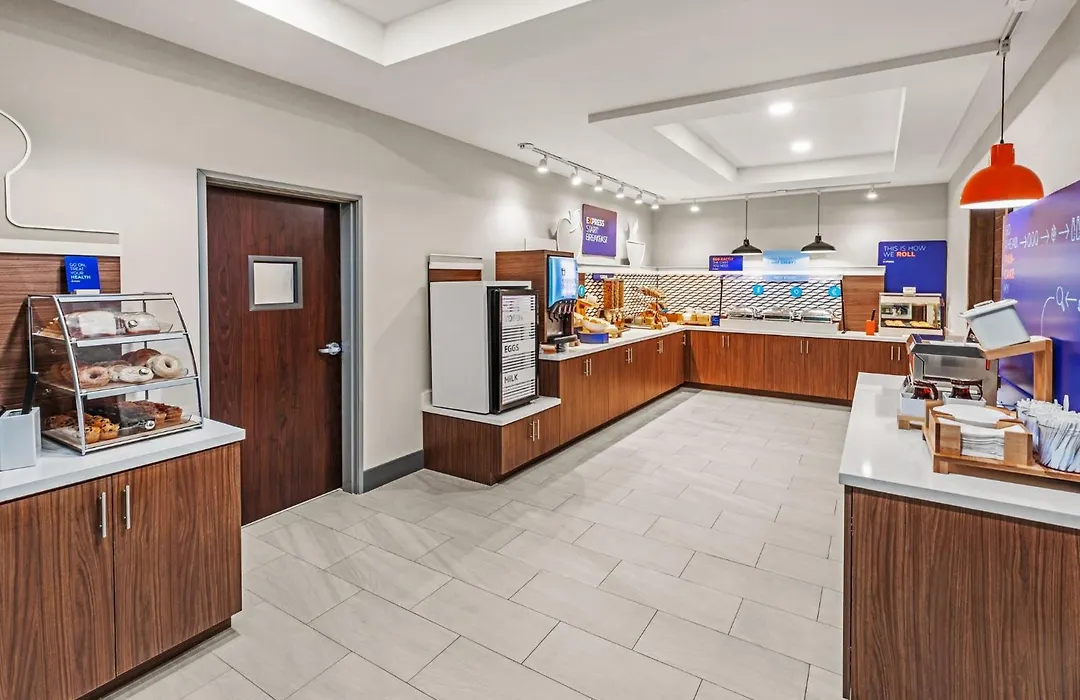 Holiday Inn Express & Suites San Antonio Frost Bank Center By Ihg-1