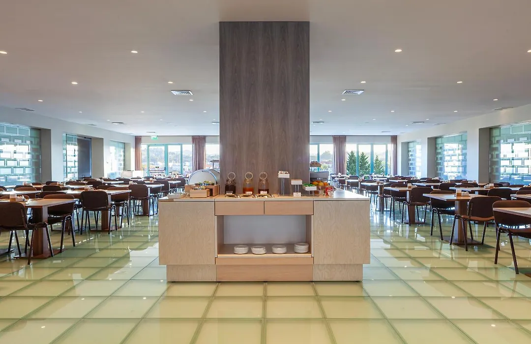 Hotel De Guimaraes Business & Spa-1