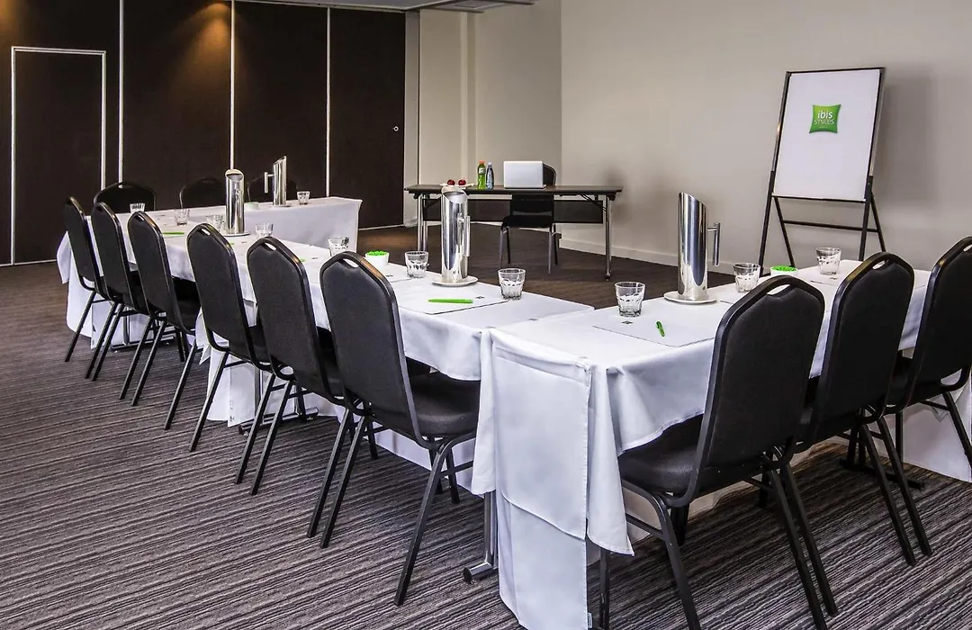 Ibis Styles Canberra Eagle Hawk-1