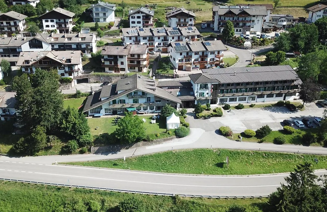 Hotel Regina Delle Dolomiti-1