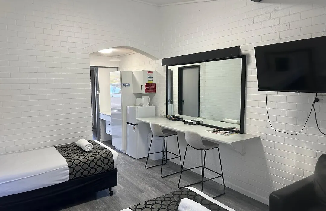 Allan Cunningham Motel-1