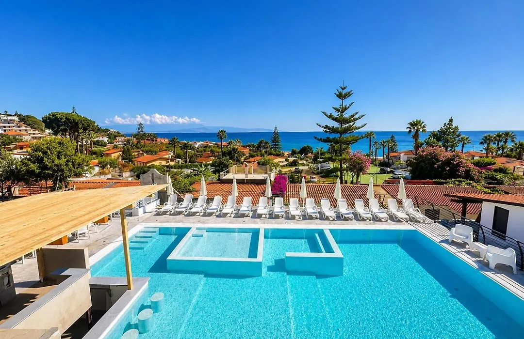 Ninfa Sul Mare Apartments - Piscina con Area Relax e Parcheggio Gratuito-1
