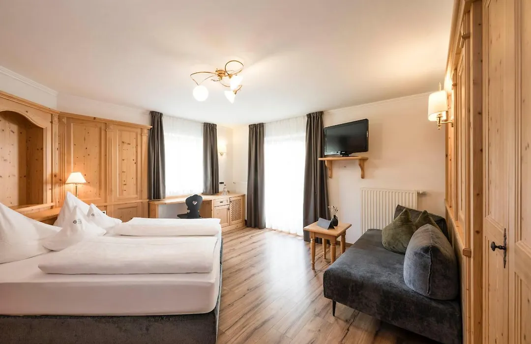 Parkhotel Holzerhof-1