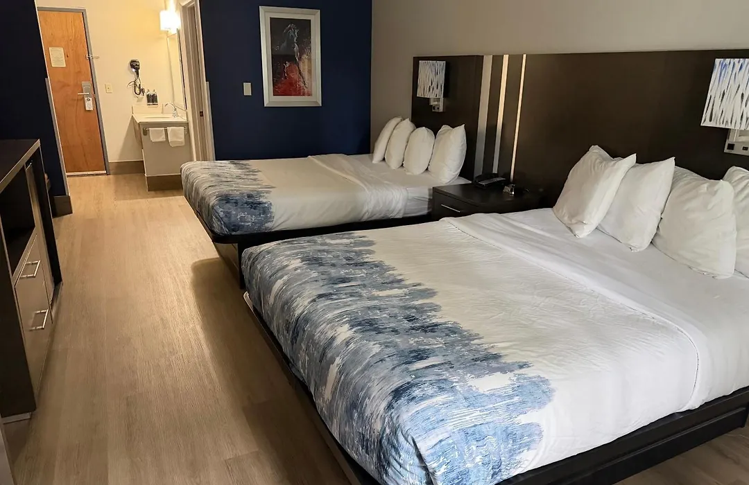 Guesthouse Inn & Suites Lexington-1