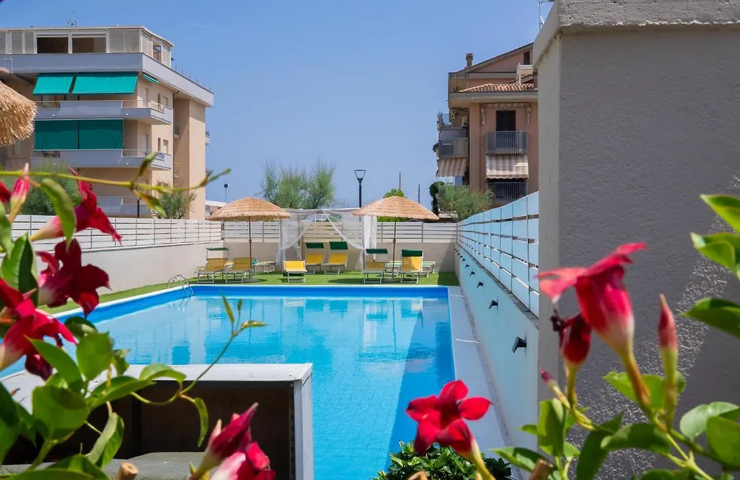 Nuovo hotel ANTHISA-1