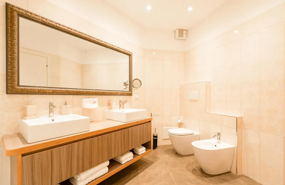 Hotel Carlton-1