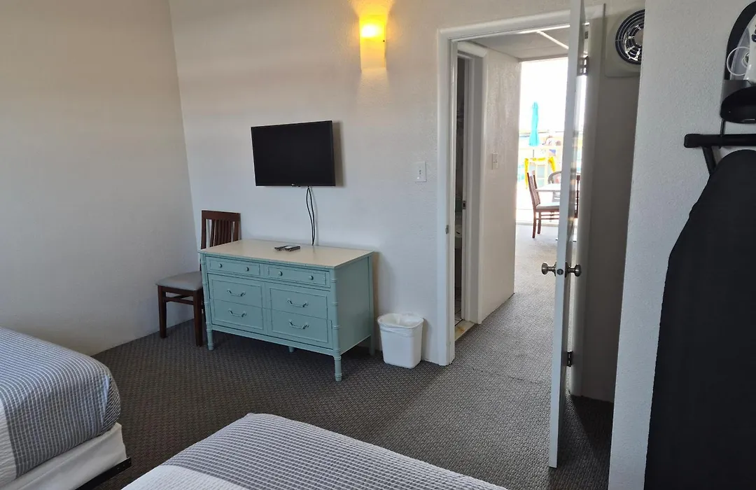 Aquarius Oceanfront Inn-1