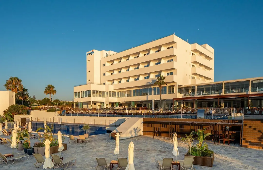 Theo Sunset Bay Hotel-1