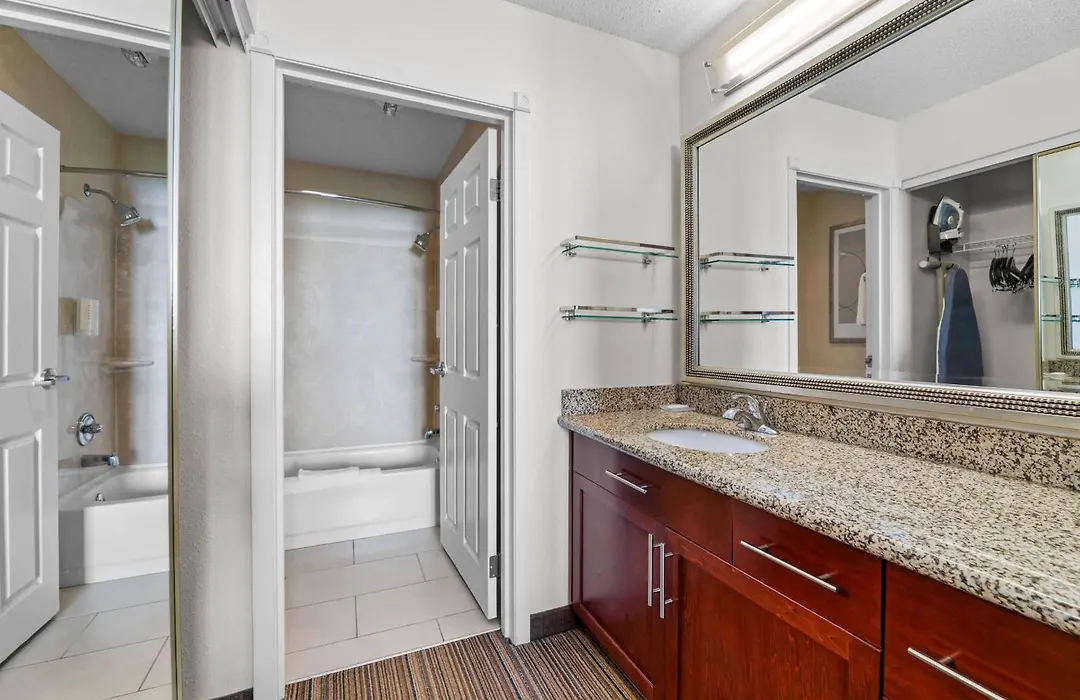 Mainstay Suites Appleton Airport - Fox River Mall Area-1