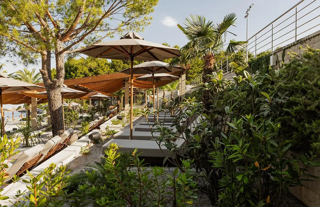 Le Meridien Lav Split-1