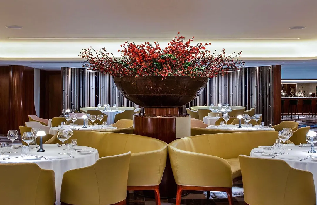 Queen Elizabeth 2 Hotel-1