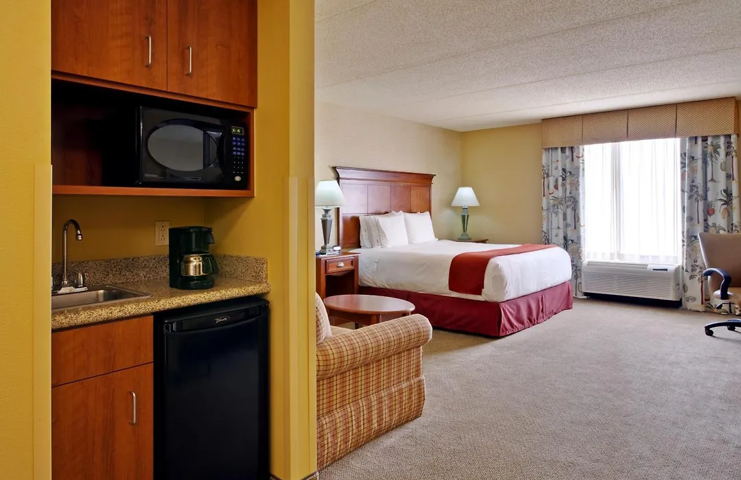 Holiday Inn Express & Suites Bloomington By Ihg-1