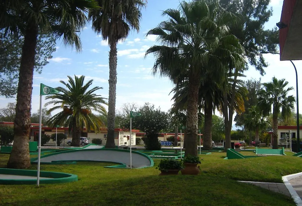 Hotel Las Palmas Midway Inn-1