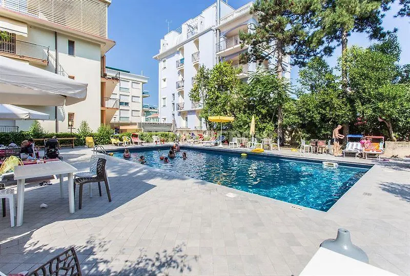 Club Hotel-1