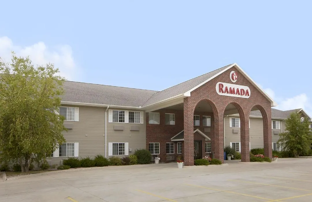 Ramada By Wyndham Spirit Lake/Okoboji-1