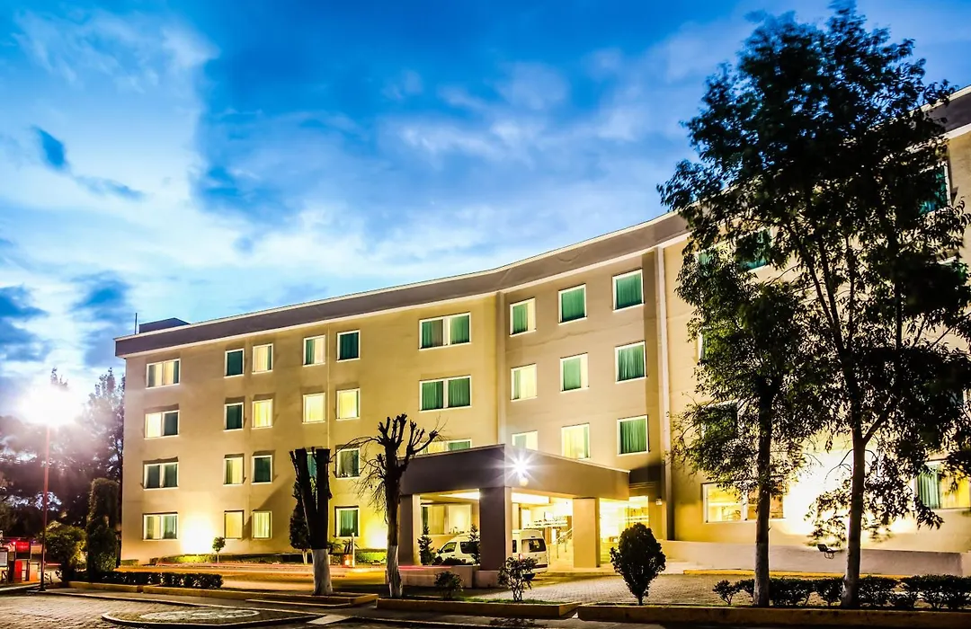 Fiesta Inn Express Perinorte-1