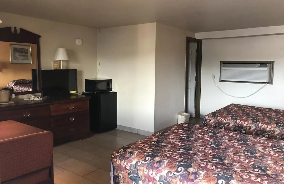 Hwy Express Inn & Suites-1