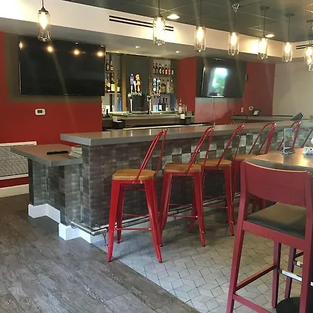 Red Roof Plus+ & Suites Tampa-2