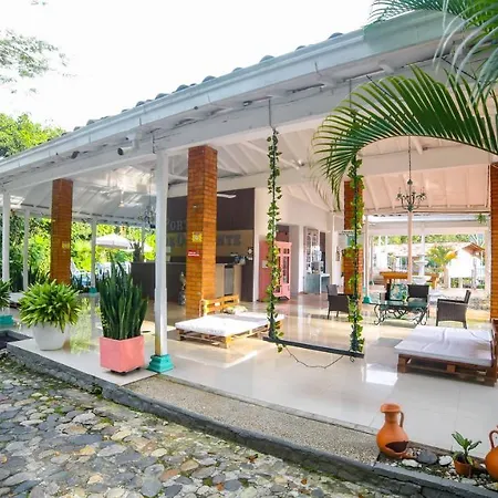 Hotel Porton de Occidente-2
