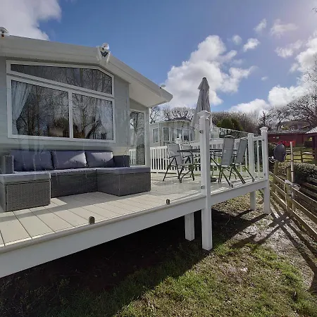 Lakeside Caravan White Acres Holiday Park Newquay Sleeps 6-2