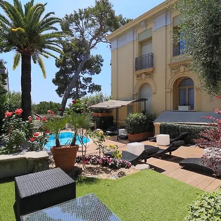 Hotel Petit Palais-2