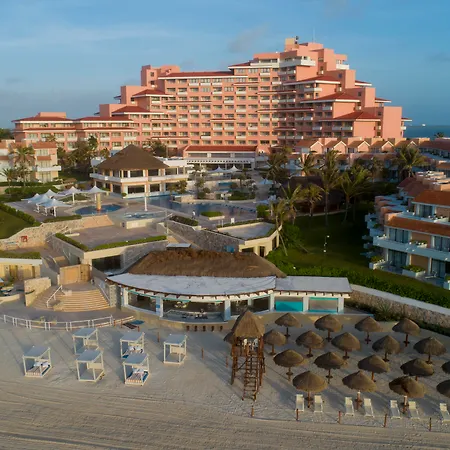 Wyndham Grand Cancun All Inclusive Resort & Villas-3