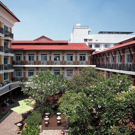 Rambuttri Village Plaza-3