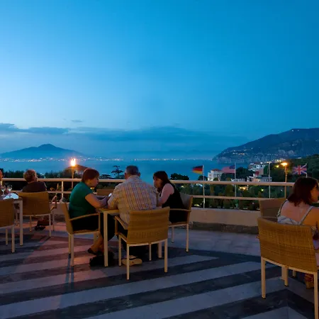 Grand Hotel Vesuvio-3