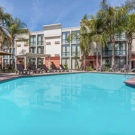 Wyndham Visalia-2