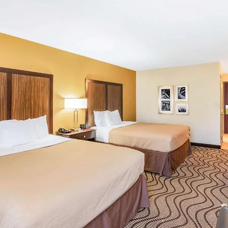 La Quinta By Wyndham Floresville-2
