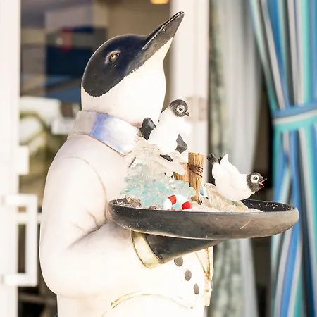 Penguin Hotel-3