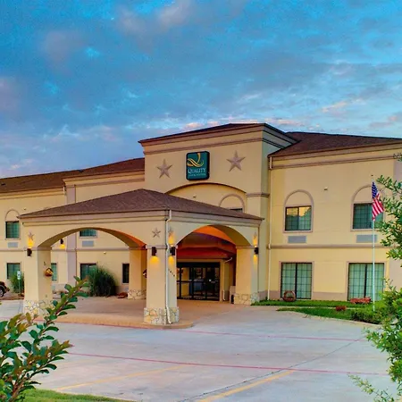 Quality Inn & Suites Glen Rose-3