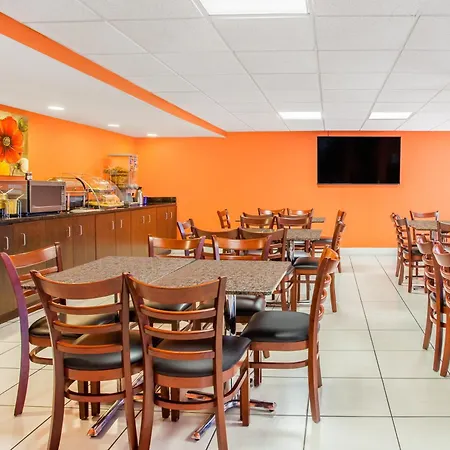 Days Inn By Wyndham Brooksville-3