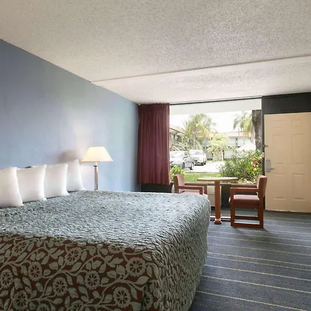 Days Inn By Wyndham Clearwater/Central-2