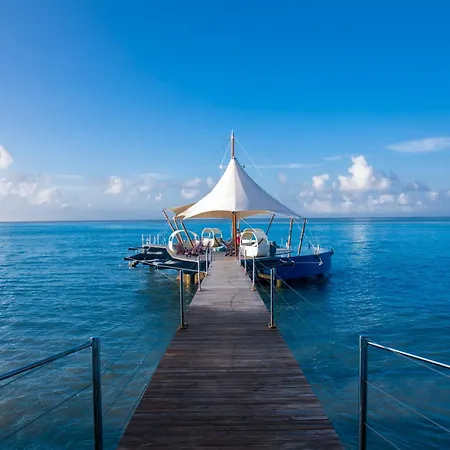 Coco De Mer Hotel And Black Parrot Suites-2